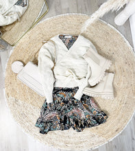 Lade das Bild in den Galerie-Viewer, gemustertes Kleid mit Volant, schwarz/mint/orange/rostrot