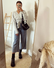 Lade das Bild in den Galerie-Viewer, Wickelpullover, hellgrau