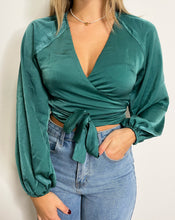 Lade das Bild in den Galerie-Viewer, Wickelbluse, smaragdgrün
