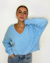 Lade das Bild in den Galerie-Viewer, Strickpullover, hellblau