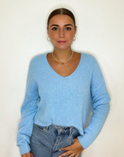 Lade das Bild in den Galerie-Viewer, Strickpullover, hellblau