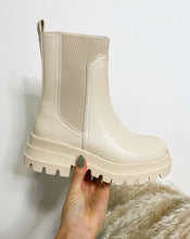 Lade das Bild in den Galerie-Viewer, Boots mit seitlichem Reißverschluss, beige