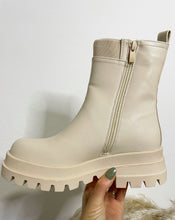 Lade das Bild in den Galerie-Viewer, Boots mit seitlichem Reißverschluss, beige