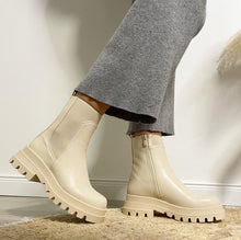 Lade das Bild in den Galerie-Viewer, Boots mit seitlichem Reißverschluss, beige