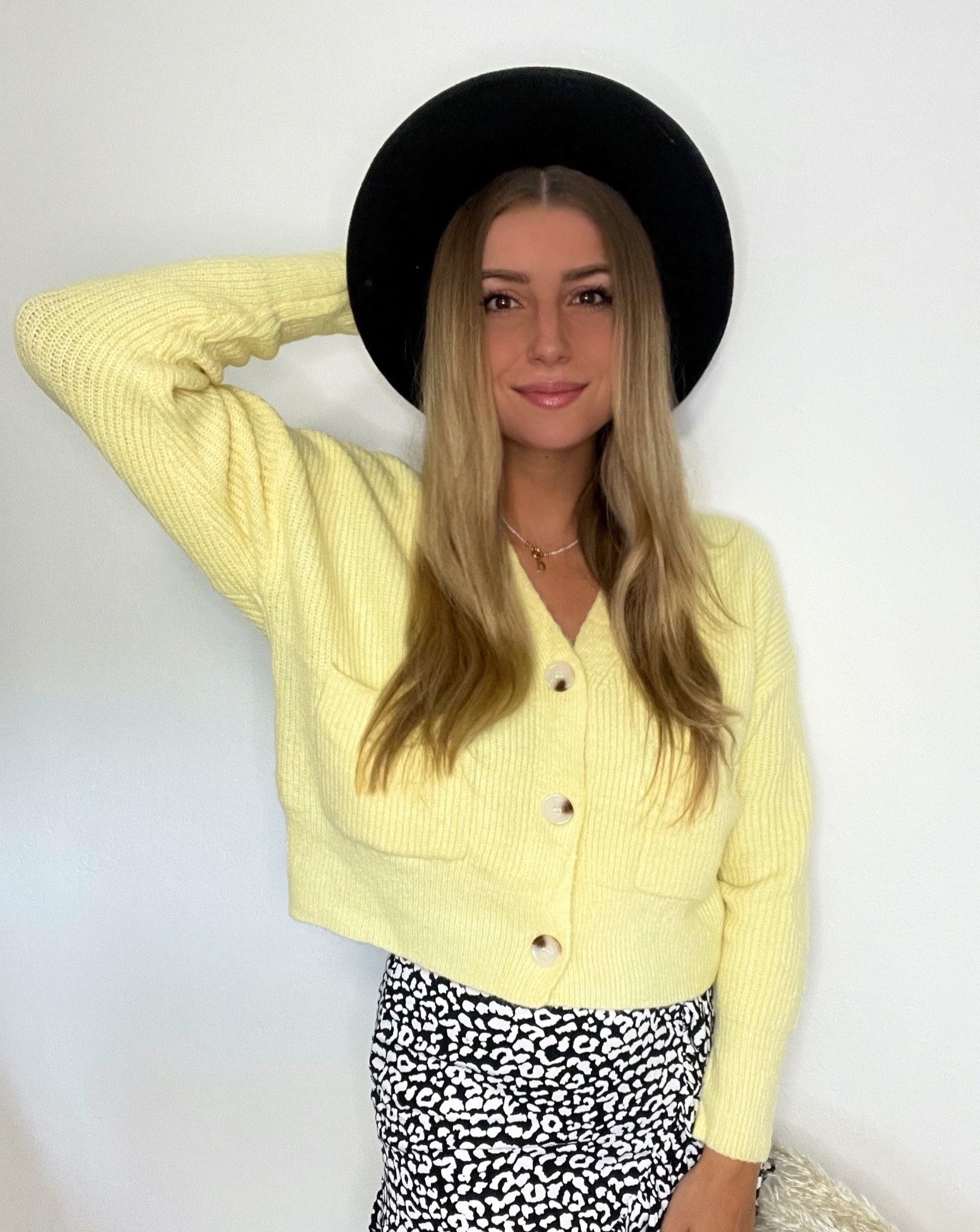 Strickjacke mit Knöpfen, gelb – frombellawithlove