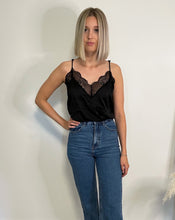 Lade das Bild in den Galerie-Viewer, Spitzentop, schwarz