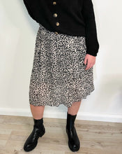 Lade das Bild in den Galerie-Viewer, Midirock mit Leomuster, schwarz/taupe