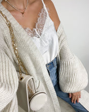 Lade das Bild in den Galerie-Viewer, Top mit Spitze, weiß
