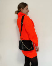 Lade das Bild in den Galerie-Viewer, Umhängetasche mit süßen Details, schwarz