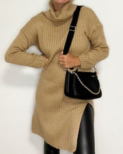 Lade das Bild in den Galerie-Viewer, Strickkleid mit Schlitzen, camel