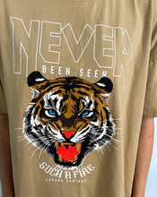 Lade das Bild in den Galerie-Viewer, T-Shirt mit Tigerprint, beige