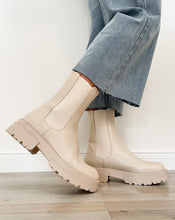 Lade das Bild in den Galerie-Viewer, Boots, beige