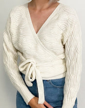 Lade das Bild in den Galerie-Viewer, Wickelpullover, creme