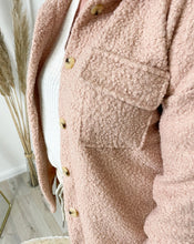 Lade das Bild in den Galerie-Viewer, Hemdjacke aus Teddystoff, rosa