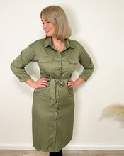 Lade das Bild in den Galerie-Viewer, Hemdkleid in Midilänge, khaki