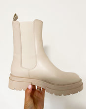 Lade das Bild in den Galerie-Viewer, Boots, beige