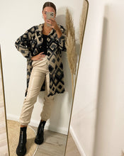 Lade das Bild in den Galerie-Viewer, Jogginghose in Lederoptik, beige