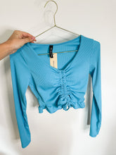Lade das Bild in den Galerie-Viewer, Croptop mit Raffung, türkis