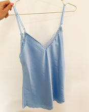 Lade das Bild in den Galerie-Viewer, Top mit Spitze, hellblau