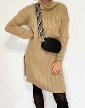 Lade das Bild in den Galerie-Viewer, Strickkleid mit Schlitzen, camel