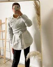 Lade das Bild in den Galerie-Viewer, Wickelpullover, hellgrau
