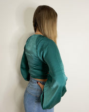 Lade das Bild in den Galerie-Viewer, Wickelbluse, smaragdgrün