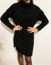 Lade das Bild in den Galerie-Viewer, Strickkleid mit Schlitzen, schwarz