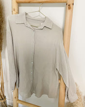 Lade das Bild in den Galerie-Viewer, Musselin-Blusenhemd, beige