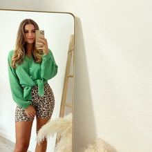 Lade das Bild in den Galerie-Viewer, Musselin-Blusenhemd, grün